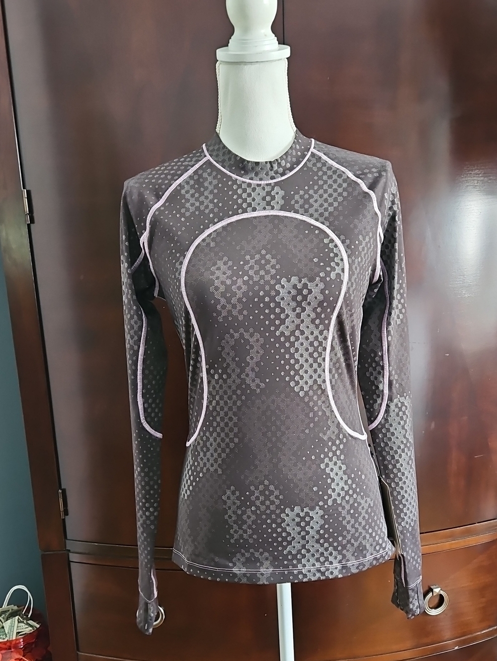 LULULEMON TOP